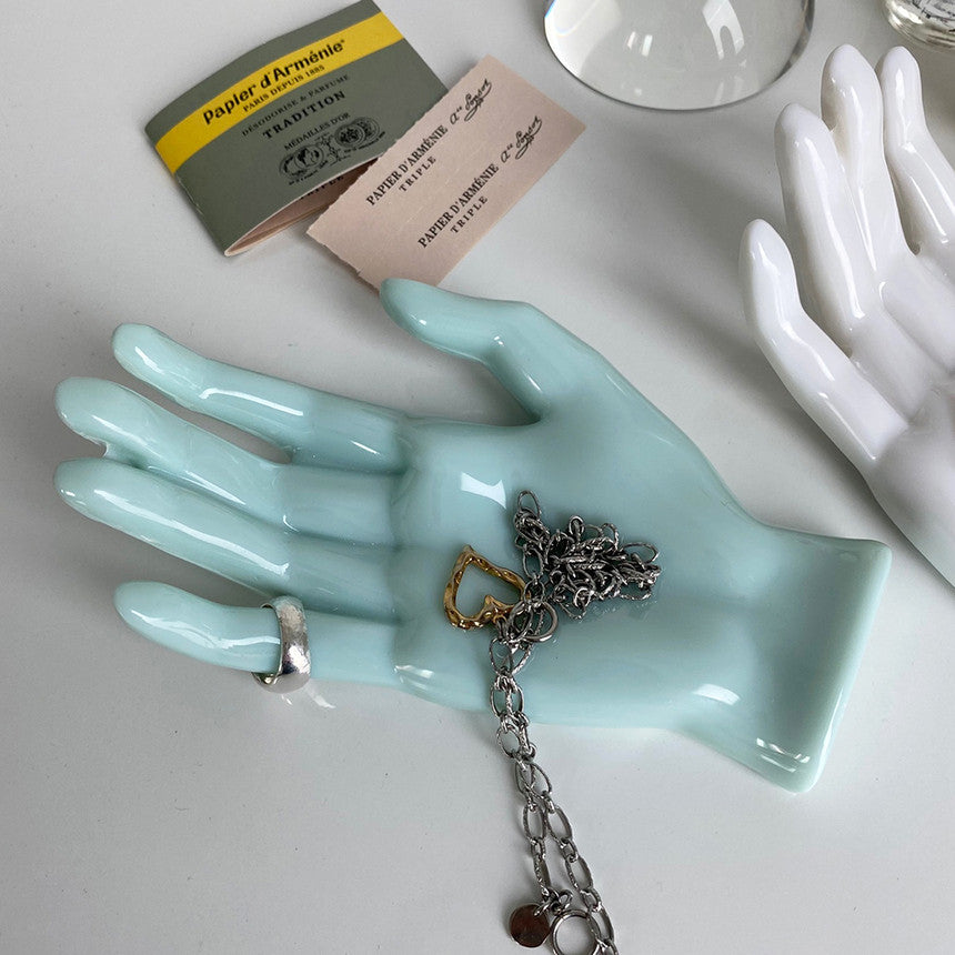 Hand accessory plate